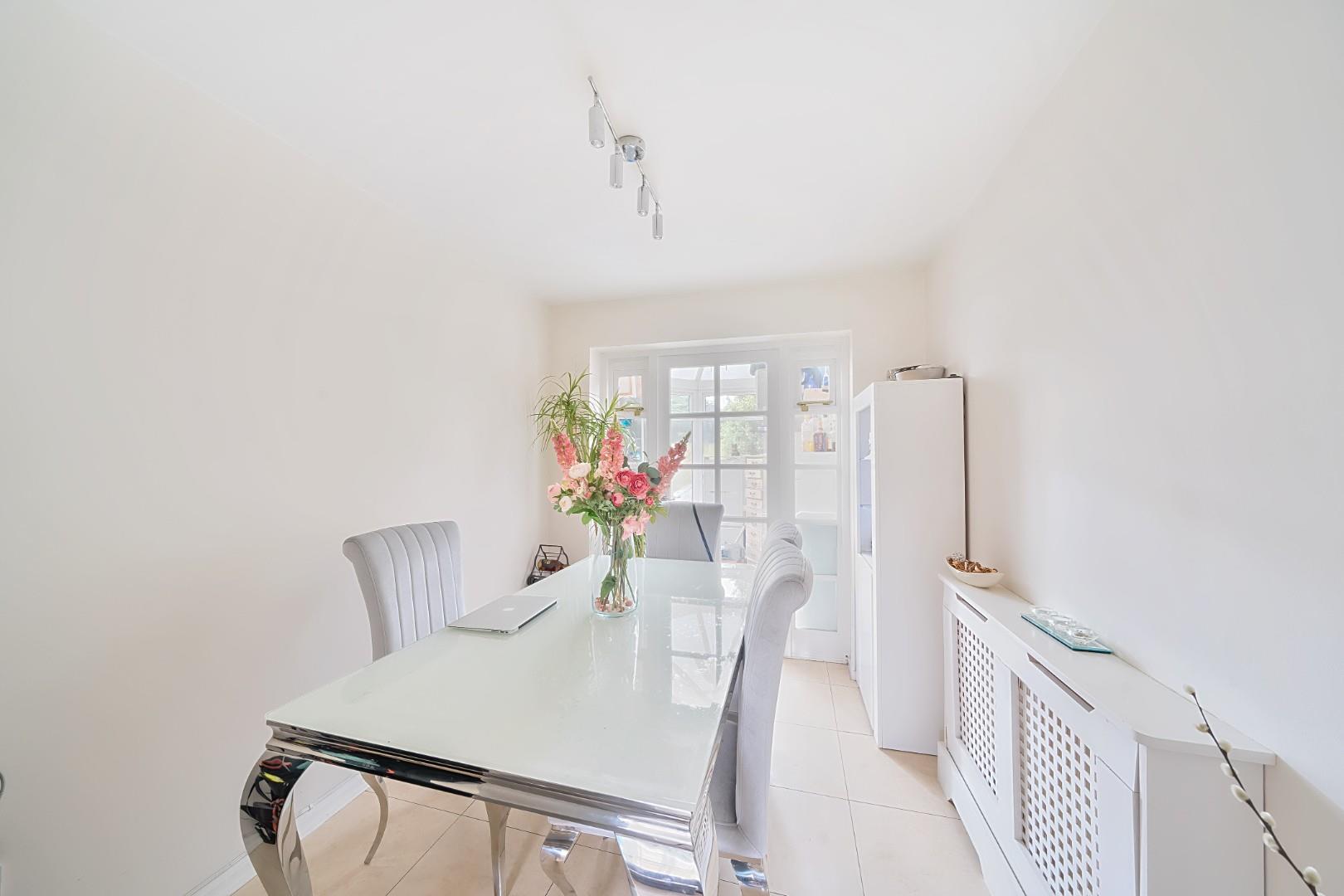 Longfield Avenue, London